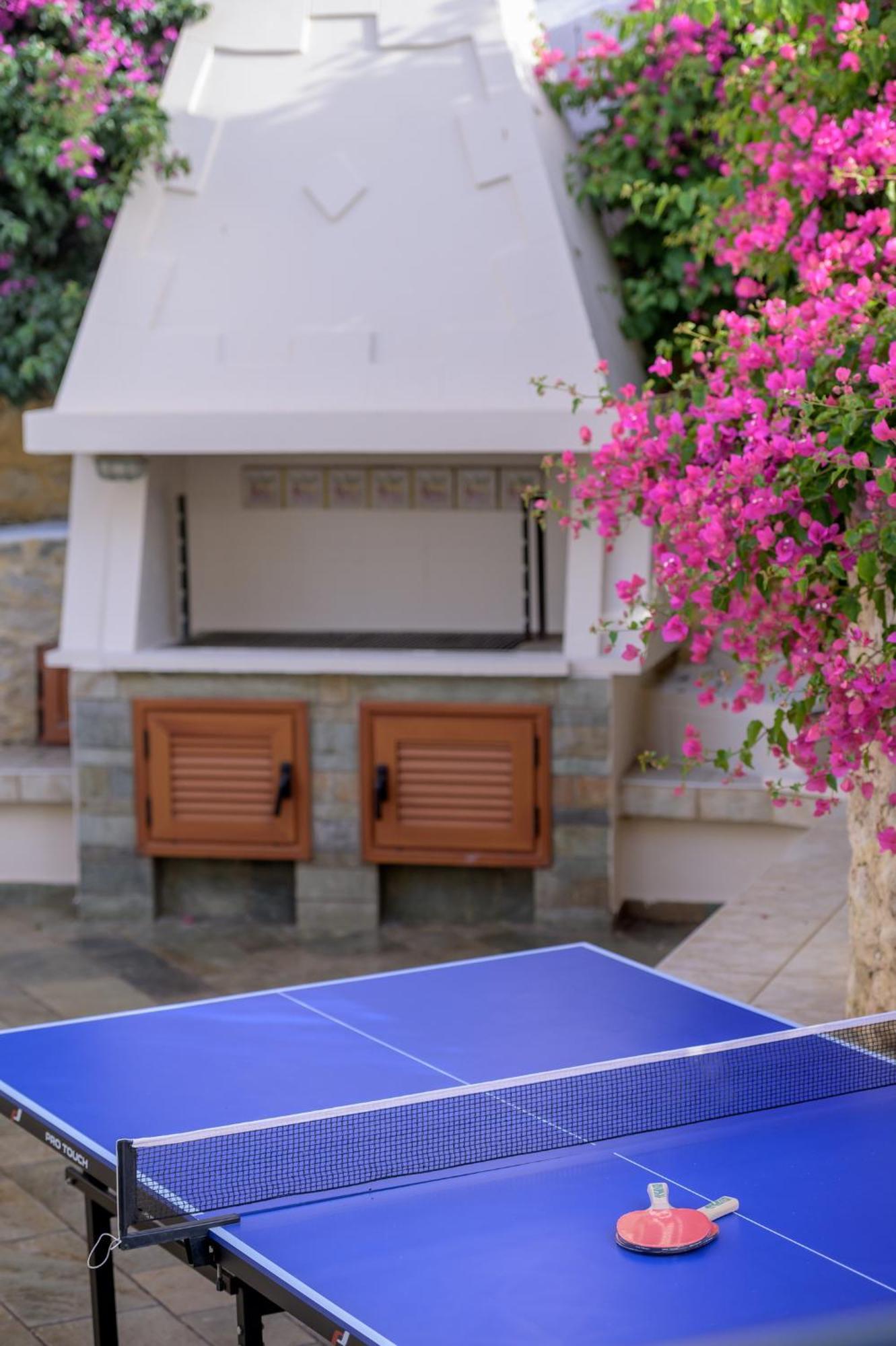 Villa Araucaria - Private Pool, Jacuzzi, Sea View
